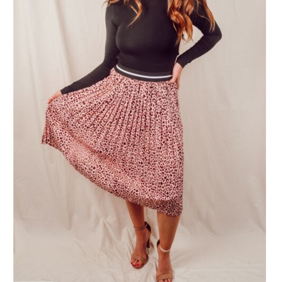 Joy & Co. Dresses & Skirts - 'Frisky' Leopard Print Pleated Midi Skirt Pink